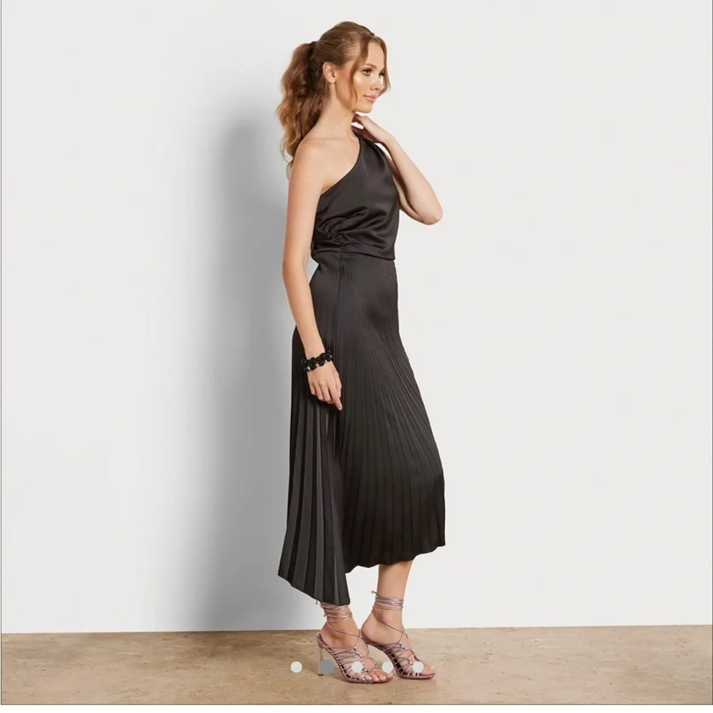 Sam Edelman One Shoulder Purple Ruched Dress NWT Size 2 - Picture 2 of 9